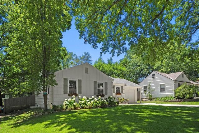 2711 W 73rd Terrace, Prairie Village, KS 66208