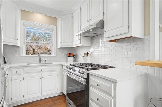 2711 W 73rd Terrace, Prairie Village, KS 66208