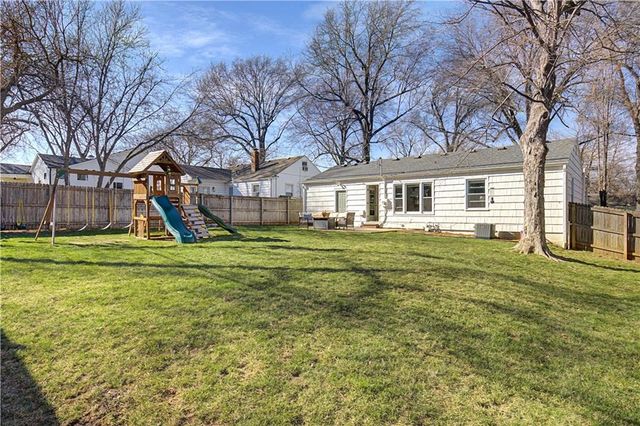 2711 W 73rd Terrace, Prairie Village, KS 66208