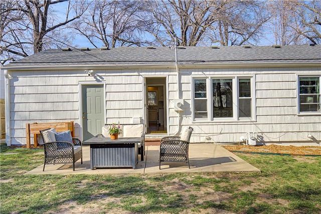 2711 W 73rd Terrace, Prairie Village, KS 66208