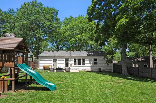 2711 W 73rd Terrace, Prairie Village, KS 66208