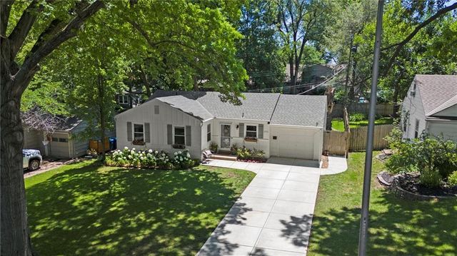 2711 W 73rd Terrace, Prairie Village, KS 66208