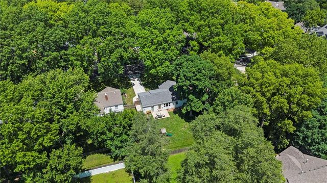 2711 W 73rd Terrace, Prairie Village, KS 66208