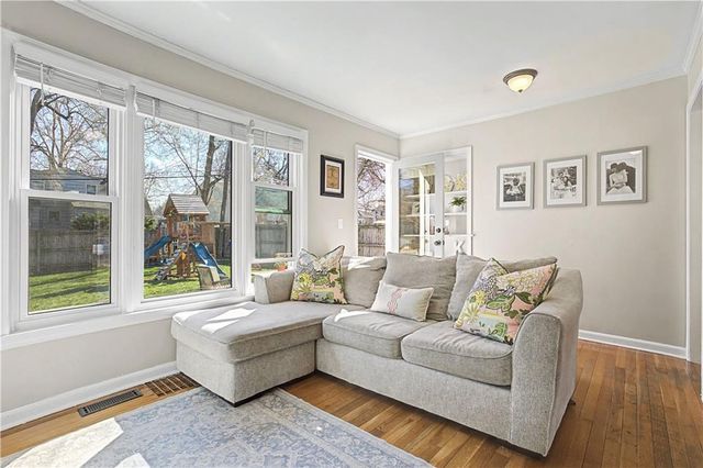 2711 W 73rd Terrace, Prairie Village, KS 66208