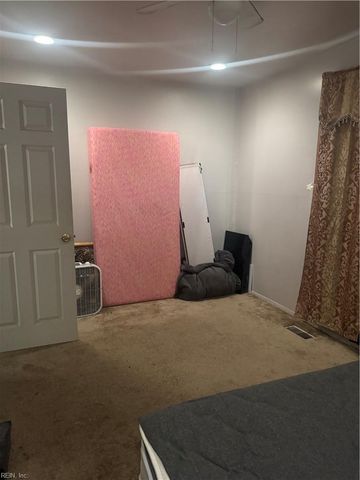 1651 Darren CIR, Portsmouth, VA 23701