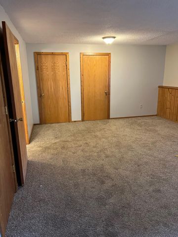 833 S Walnut Street, Belle Plaine, MN 56011