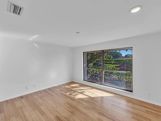 4989 Pineview Circle, Delray Beach, FL 33445