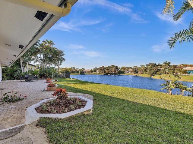 4989 Pineview Circle, Delray Beach, FL 33445