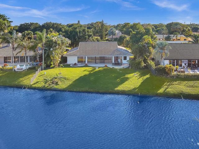 4989 Pineview Circle, Delray Beach, FL 33445