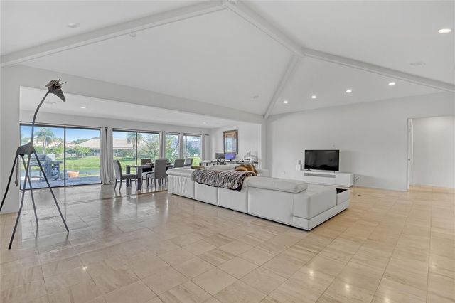 4989 Pineview Circle, Delray Beach, FL 33445