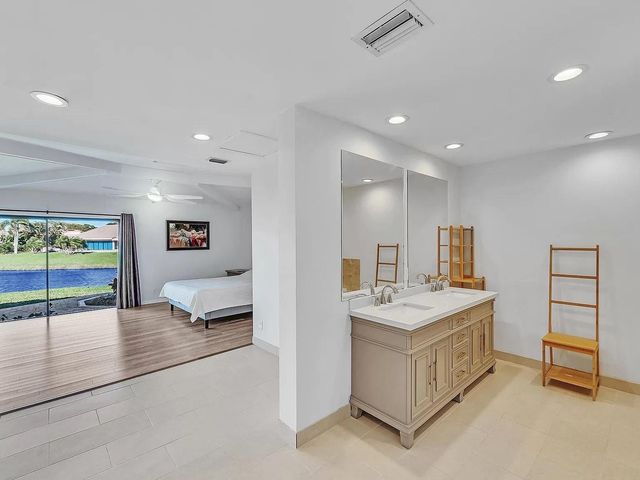 4989 Pineview Circle, Delray Beach, FL 33445