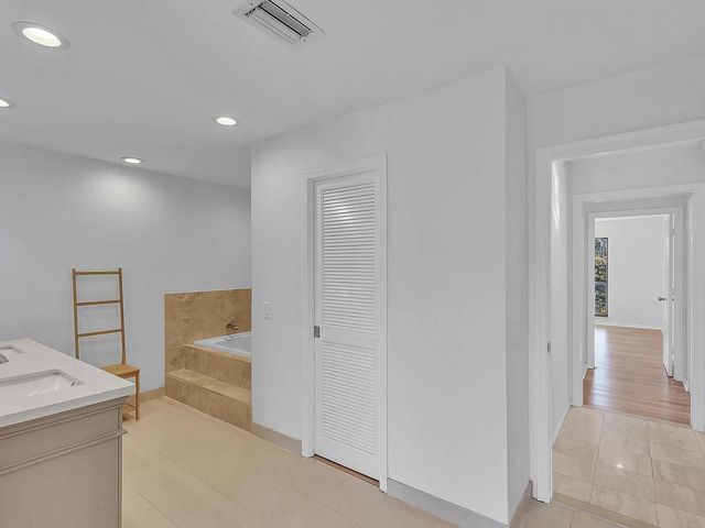 4989 Pineview Circle, Delray Beach, FL 33445