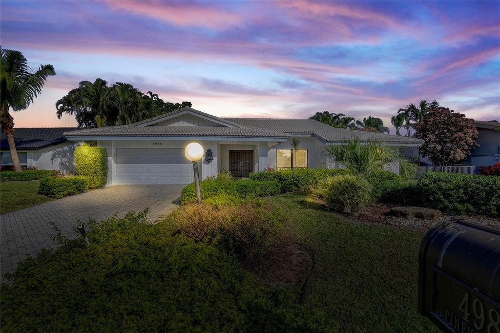 4989 Pineview Circle, Delray Beach, FL 33445