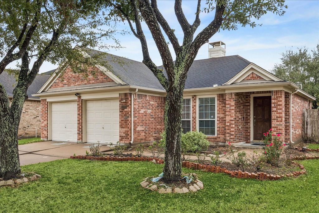 11914 White Water Bay Drive, Pearland, TX 77584