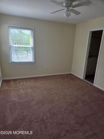 4 Hawthorne Court, Freehold, NJ 07728
