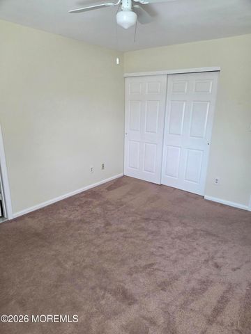 4 Hawthorne Court, Freehold, NJ 07728