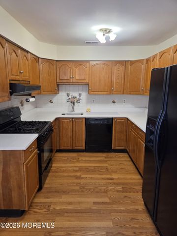 4 Hawthorne Court, Freehold, NJ 07728