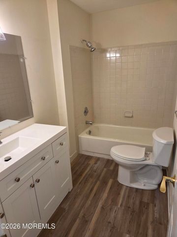 4 Hawthorne Court, Freehold, NJ 07728