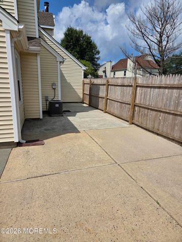 4 Hawthorne Court, Freehold, NJ 07728