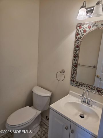 4 Hawthorne Court, Freehold, NJ 07728