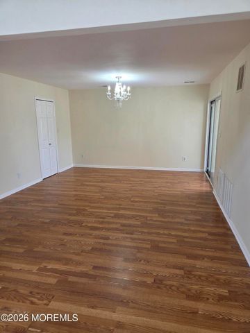4 Hawthorne Court, Freehold, NJ 07728