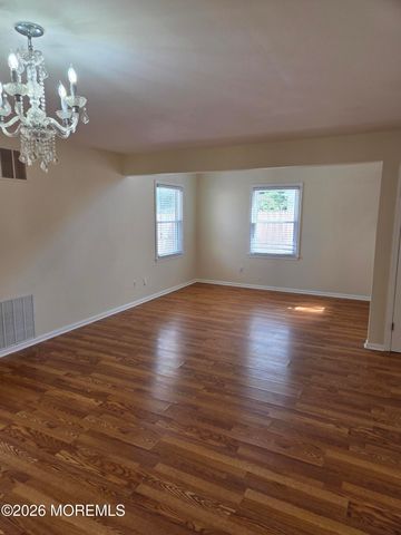 4 Hawthorne Court, Freehold, NJ 07728