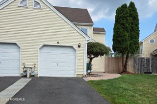4 Hawthorne Court, Freehold, NJ 07728