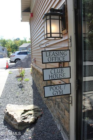 48 Bavarian Way 55, Guilderland, NY 12009