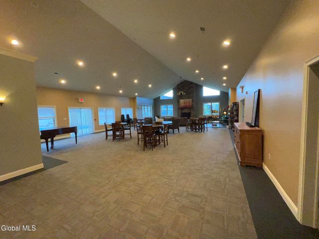 48 Bavarian Way 55, Guilderland, NY 12009