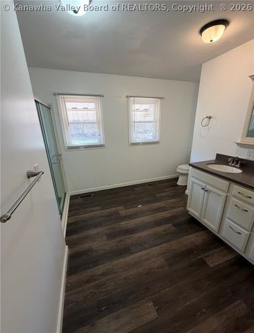 11186 Elk River Road N, Clendenin, WV 25045