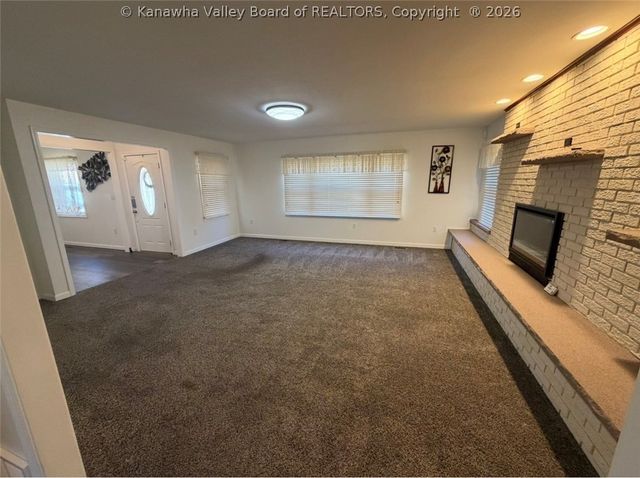 11186 Elk River Road N, Clendenin, WV 25045