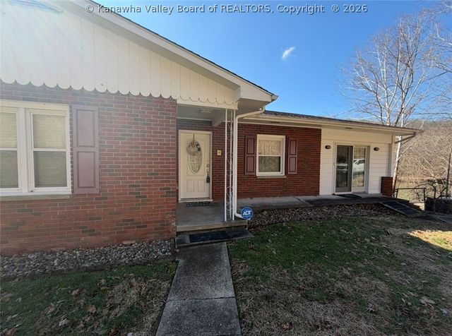 11186 Elk River Road N, Clendenin, WV 25045