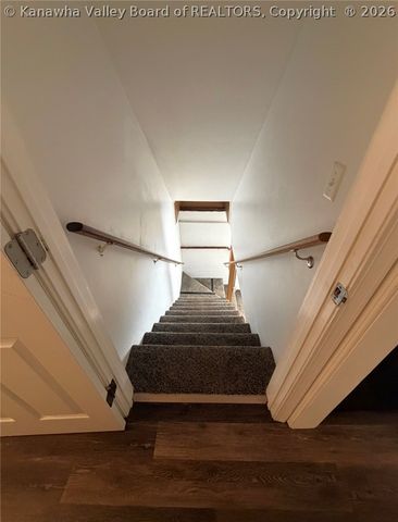 11186 Elk River Road N, Clendenin, WV 25045