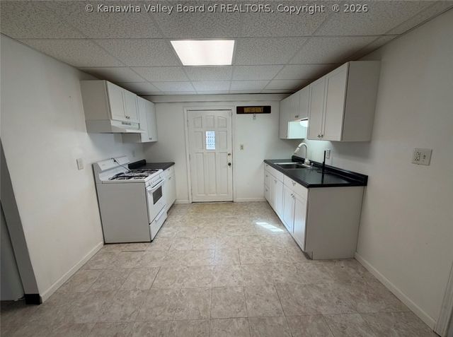 11186 Elk River Road N, Clendenin, WV 25045