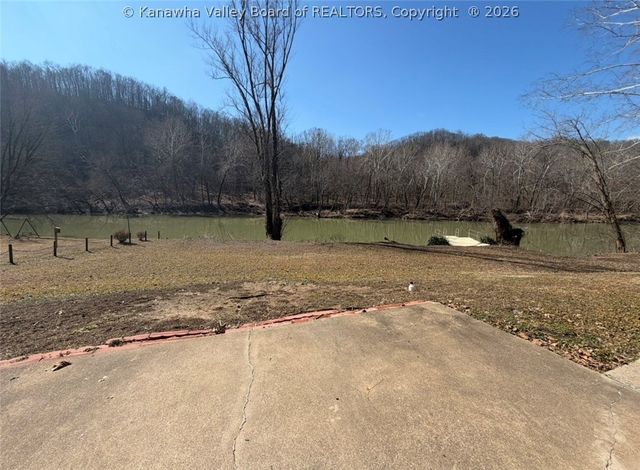 11186 Elk River Road N, Clendenin, WV 25045