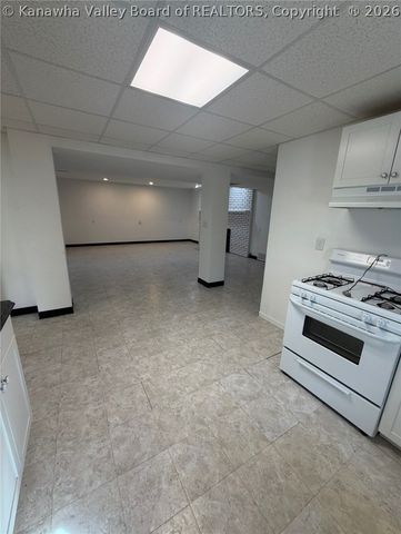 11186 Elk River Road N, Clendenin, WV 25045