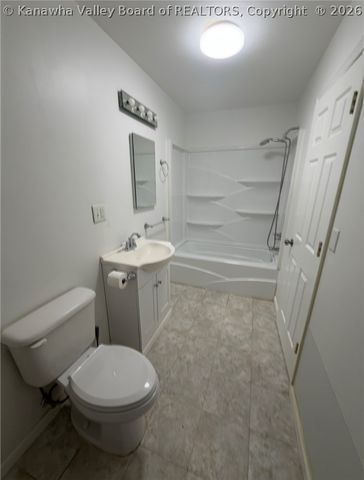 11186 Elk River Road N, Clendenin, WV 25045