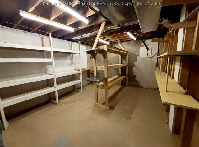 11186 Elk River Road N, Clendenin, WV 25045