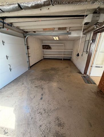 11186 Elk River Road N, Clendenin, WV 25045