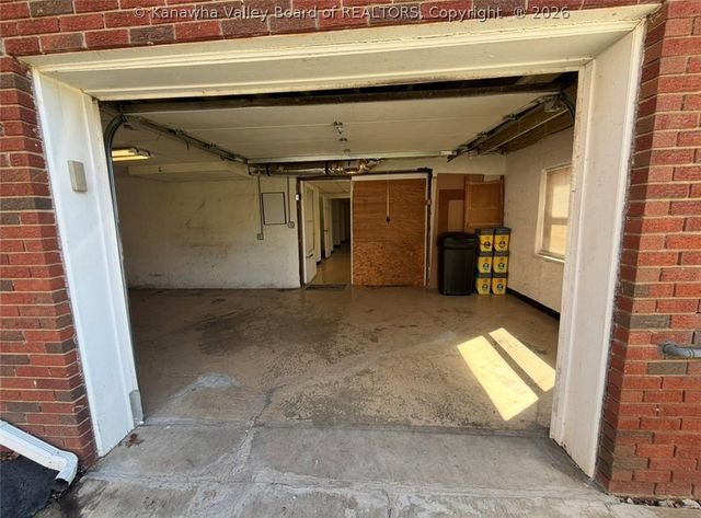 11186 Elk River Road N, Clendenin, WV 25045