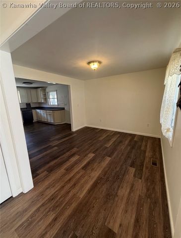 11186 Elk River Road N, Clendenin, WV 25045