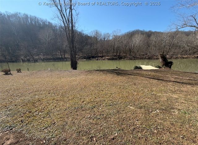 11186 Elk River Road N, Clendenin, WV 25045