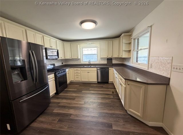 11186 Elk River Road N, Clendenin, WV 25045