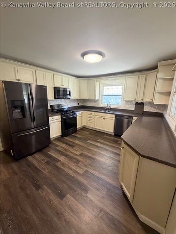 11186 Elk River Road N, Clendenin, WV 25045