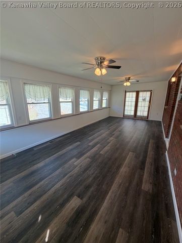 11186 Elk River Road N, Clendenin, WV 25045