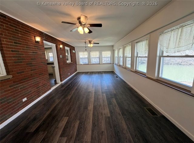 11186 Elk River Road N, Clendenin, WV 25045