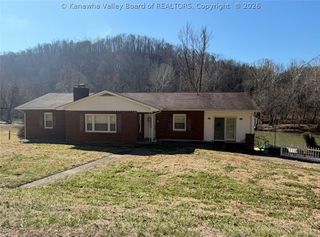 11186 Elk River Road N, Clendenin, WV 25045