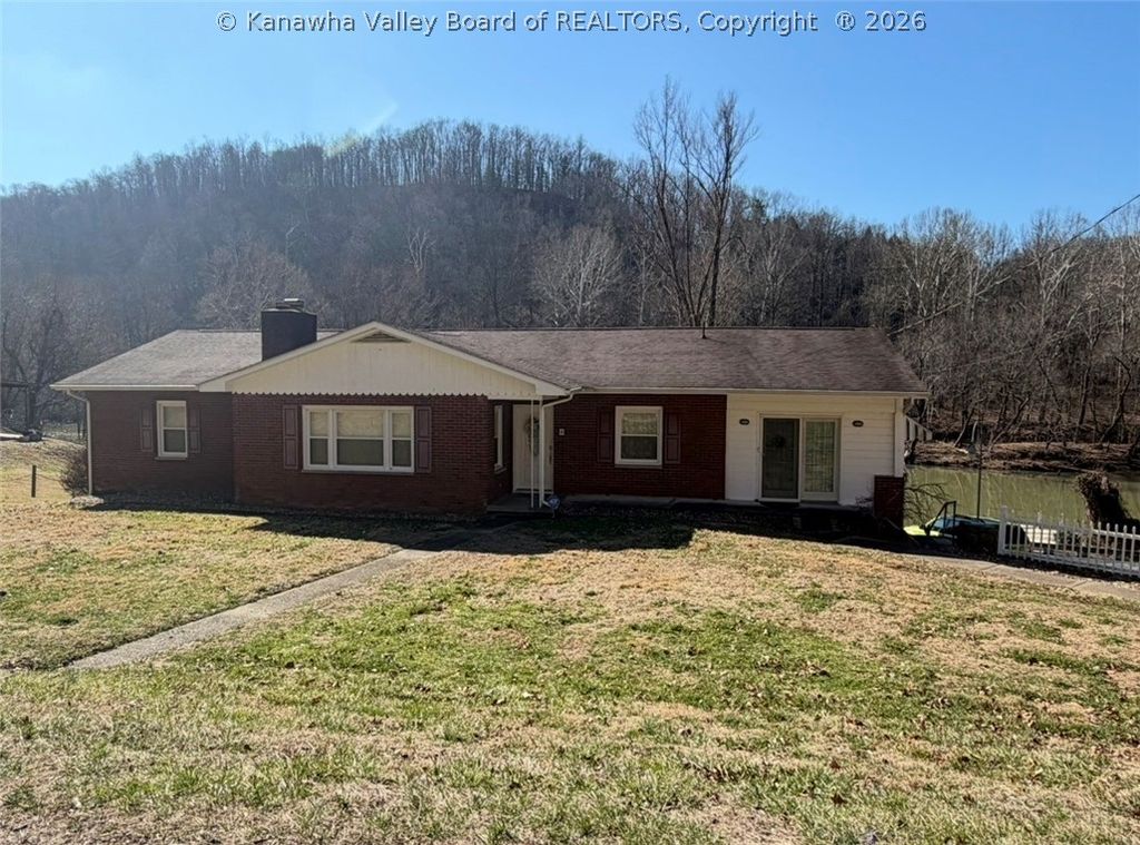 11186 Elk River Road N, Clendenin, WV 25045