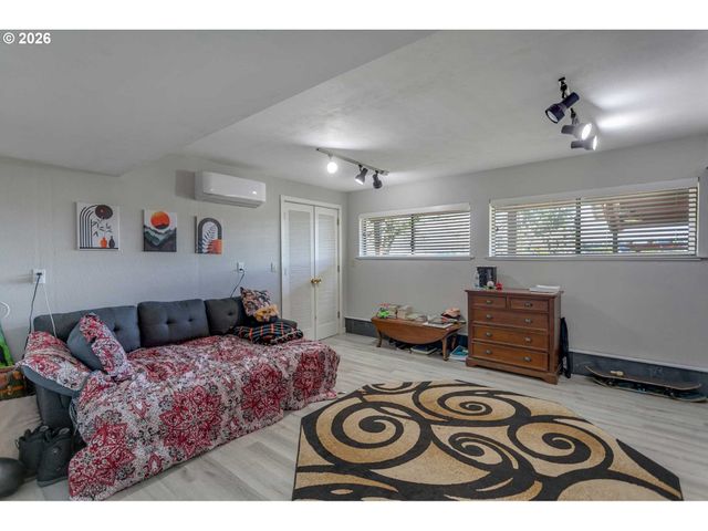 4731 RIVERVIEW Ave, West Linn, OR 97068