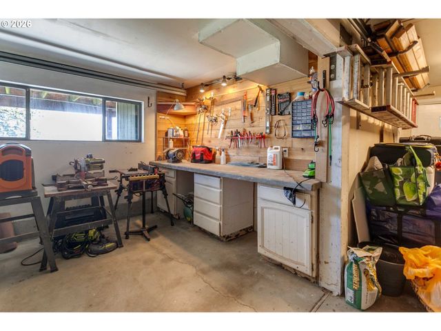 4731 RIVERVIEW Ave, West Linn, OR 97068